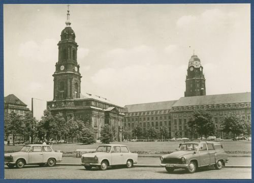Dresden Altmarkt mit Kreuzkirche und Rathaus Trabbi, ungebraucht (AK4700)