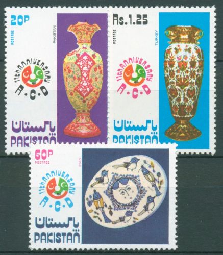 Pakistan 1975 Regionale Zusammenarbeit RCD Kunsthandwerk 386/88 postfrisch