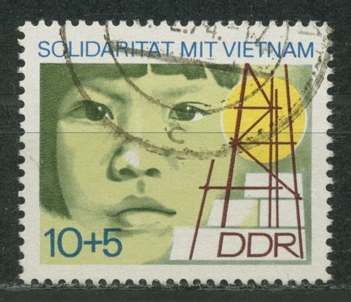 DDR 1973 Unbesiegbares Vietnam 1886 gestempelt