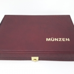 Münzbox mit 6 Tableaus, für gesamt 144 Münzen bis 45 mm gebraucht (Z2227)