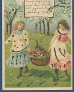 Fröhliche Ostern Mädchen mit Osterhasen im Korb, gelaufen 1901 (AK5607)