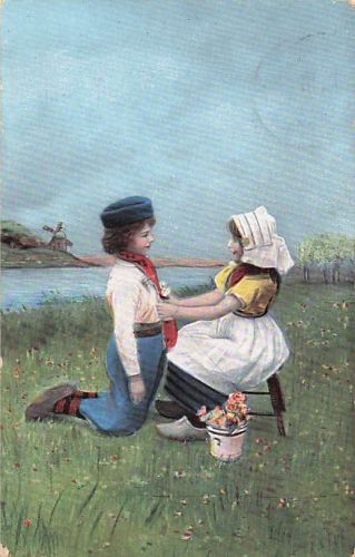 AK mit zwei Kindern in traditioneller niederländischer Tracht