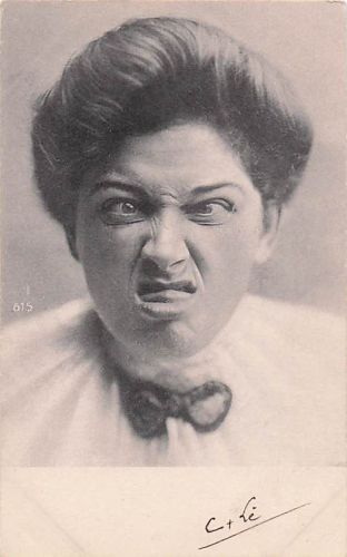 Jahre (Edwardian Era), auf der eine Frau eine übertriebene Grimasse