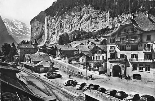 Lauterbrunnen im Schweizer Berner Oberland mit dem berühmten Staubbachfall