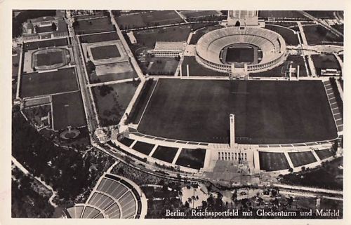 Berlin. Reichssportfeld mit Glockenturm und Maifeld