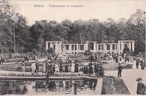 BERLIN. Rosengarten im Tiergarten.