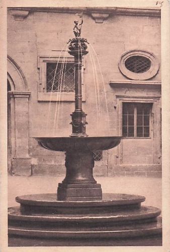 ak Nürnberg Rathausputtobrunnen Innenhof Puttenbrunnen