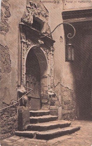 Rothenburg. T. Portal im Rathaushof.