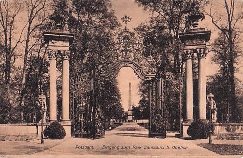 AK Potsdam. Eingang zum Park Sanssouci b. Obelisk.