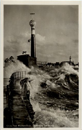 Warnemünde - Westmole bei Sturm