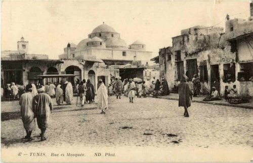 Tunis - Rue et Mosquee