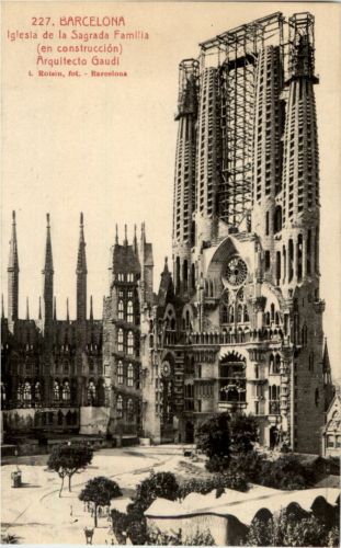 Barcelona - Iglesia de la Sagrada Familia en construction