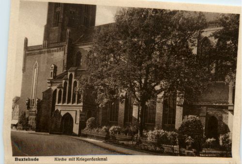 Buxtehude - Kirche mit Kriegerdenkmal