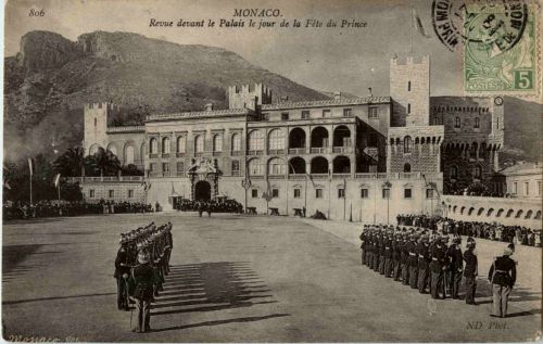 Monaco - Revue devant le Palais