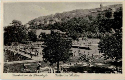 Neustadt an der Weinstrasse - Freibad im Stadion