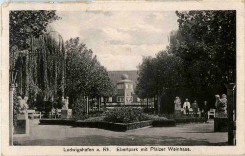 Ludwigshafen am Rhein - Ebertpark mit Pfälzer Weinhaus