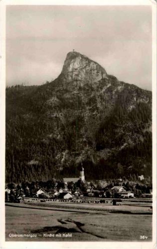 Oberammergau - Kirche mit Kofel