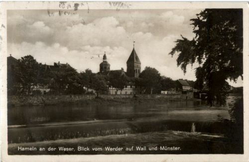 Hameln - Blick vom Werder auf Wall und Münster