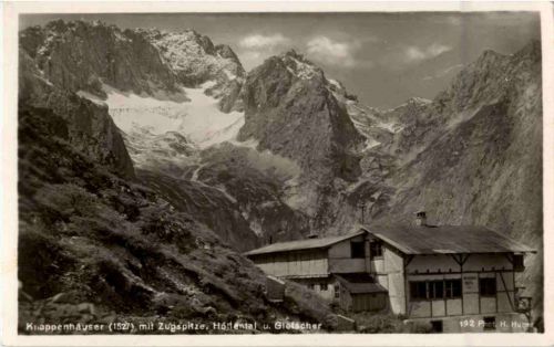 Knappenhäuser mit Zugspitze