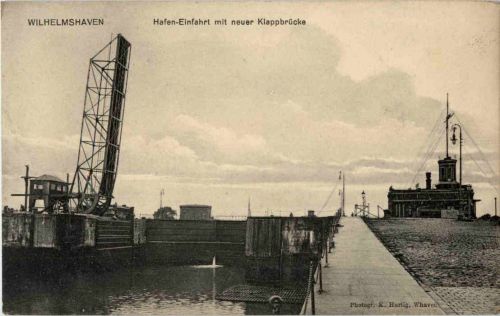 Wilhelmshaven - Hafen-Einfahrt mit neuer Kippbrücke