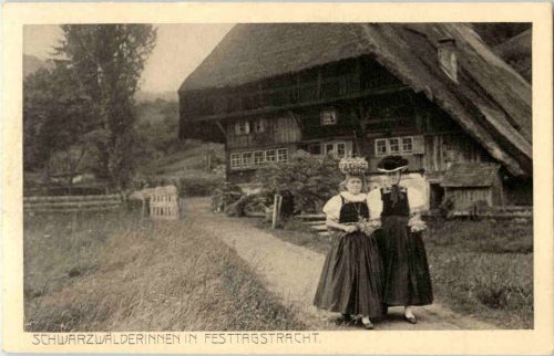 Schwarzwälderinnen in Festtagstracht