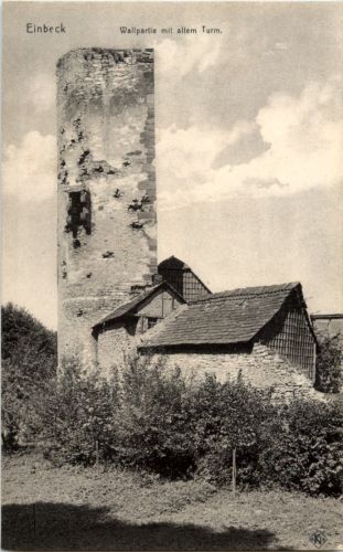 Einbeck - Wallpartie mit altem Turm
