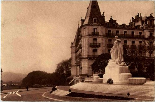 Pau - Le monument aux Morts