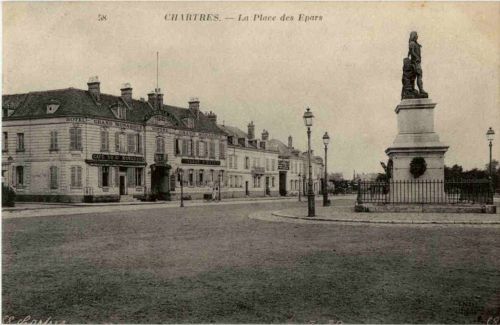 Chartres - Le Place des Epars