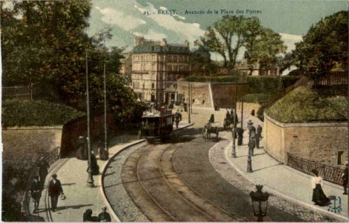 Brest - Avancee de la Place des Portes Tramway