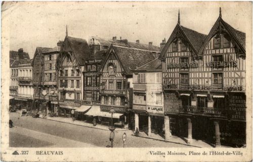 Beauvais - Place de l Hotel de Ville