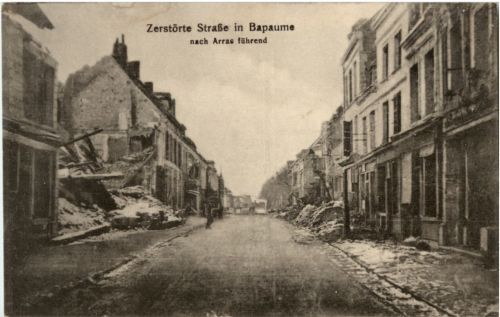 Zerstörte Strasse in Bapaume