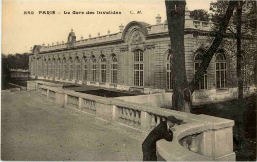 Paris -La Gare des Invalides