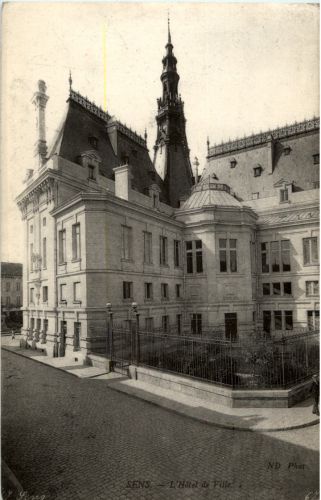 Sens - L Hotel de Ville
