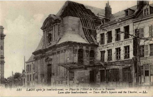 Laon apres le bombardement
