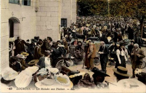 Lourdes - Les Malades aux Piscines