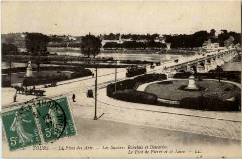 Tours - La Place des Arts