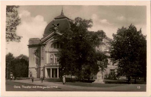 Gera - Theater mit Kriegerdenkmal