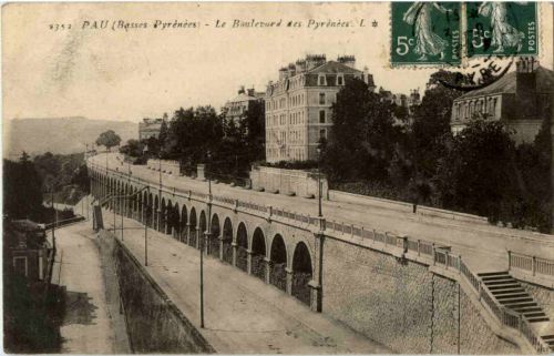 Pau - Le Boulevard des Pyrenees