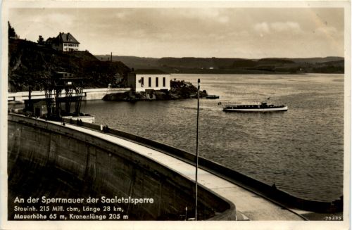 Die Saaletalsperre, an der Sperrmauer