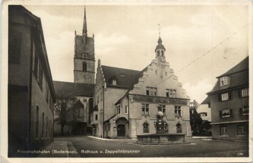 Friedrichshafen, Rathaus mit Zeppelinbrunnen