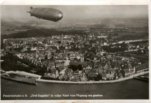Friedrichshafen, Graf Zeppelin in voller Fahrt vom Flugzeug aus