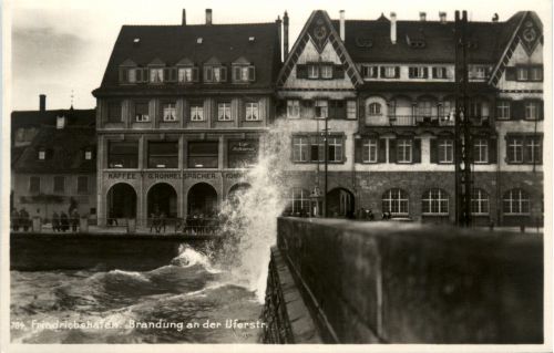 Friedrichshafen, Brandung an der Uferstrasse
