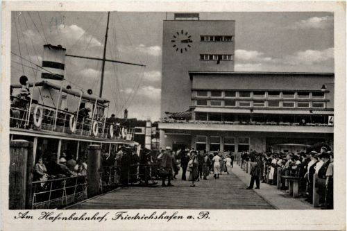 Friedrichshafen, Am Hafenbahnhof