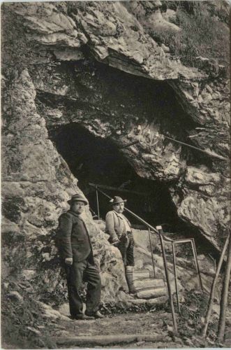 Sturmannshöhle bei Obermaiselstein im Allgäu, der Höhleneingang
