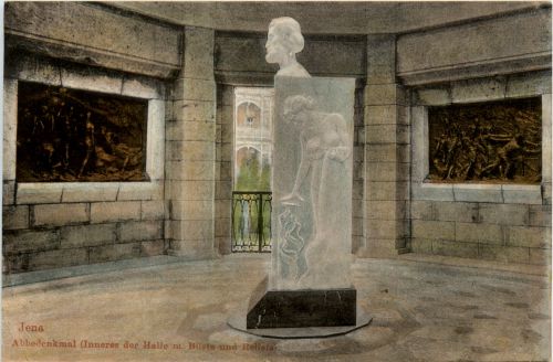Jena, Abbedenkmal (Inneres der Halle mit Büste)