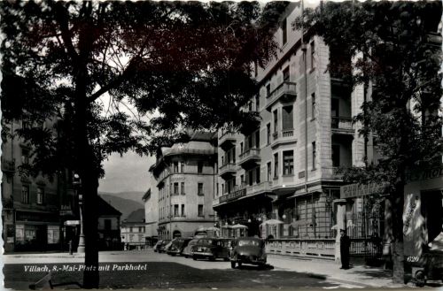 Villach, 8-Mai-Platz mit Parkhotel