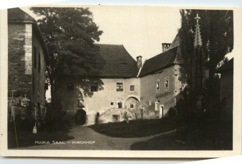 Maria-Saal, Kirchhof
