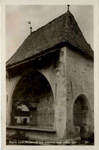 Maria-Saal, Pestkreuz mit Fresken vom Jahre 1523