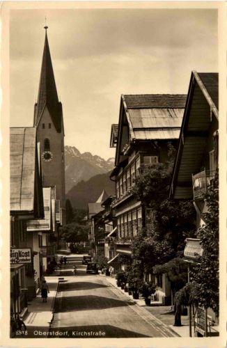Oberstdorf, Kirchstrasse mit Hotel Löwen