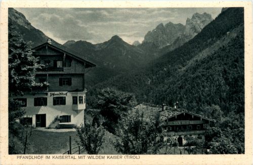 Pfandlhof im Kaisertal mit wildem Kaiser
